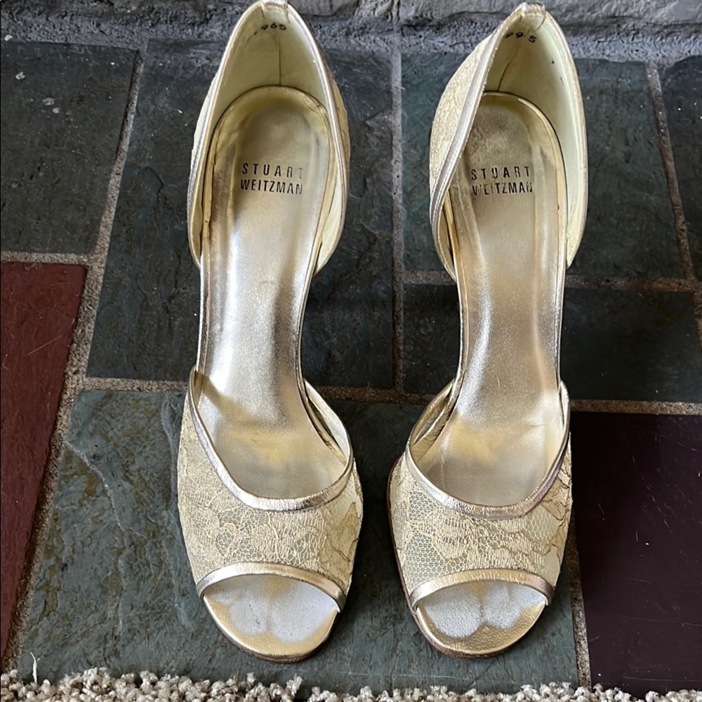 Stuart Weitzman Gold Lace pumps